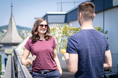 Two Leuchter employees eating ice cream on the roof terrace