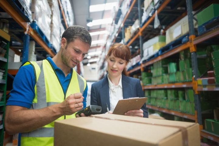 Efficiently organize logistics employees in the warehouse with Sage 100 inventory management system, stocktaking and parcel tracking.