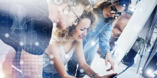 Digital teamwork in an innovative start-up with data analysis and modern technology