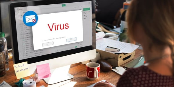 Virus Meldung auf Bildschirm - blog-social engineering 